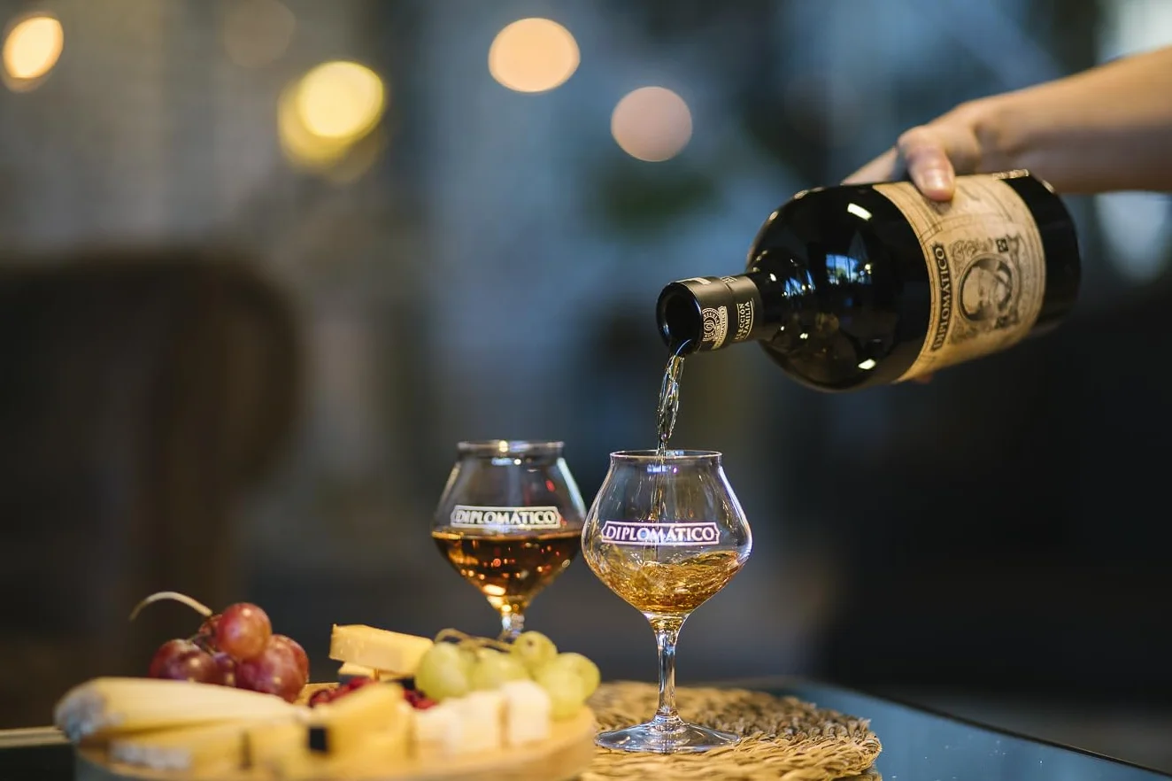 Diplomático Selección de Familia Mezcla especial de rones para elevar tu experiencia de degustación, 70cl