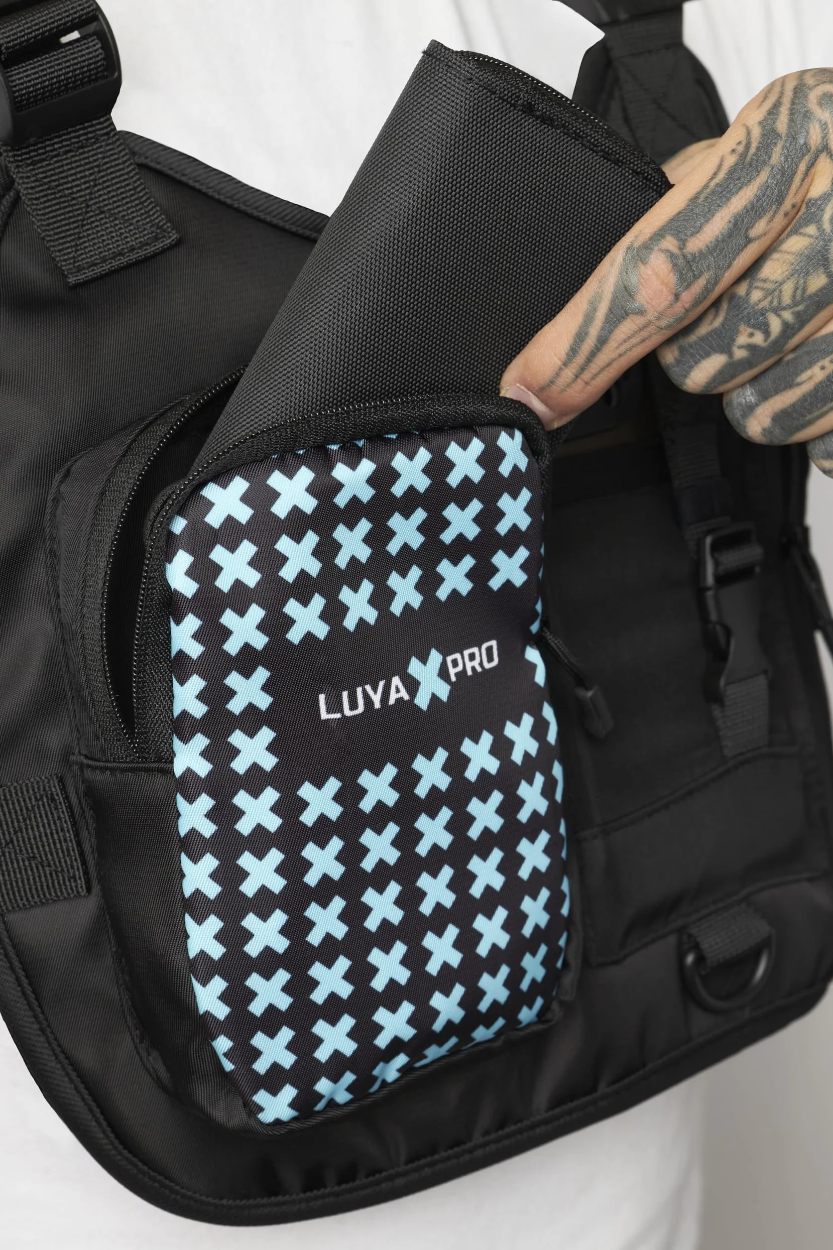 Arnés Pechera Universal para Smartphone con Bolsillos Multifuncional Deportes Extremos Moto Bicicleta Accesorio Móvil (Xpro)