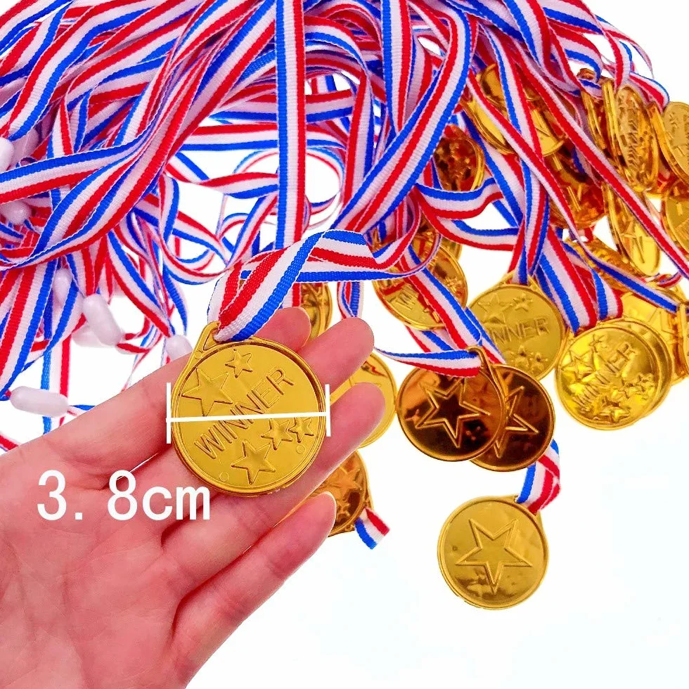 Medallas doradas de plástico con cintas para niños