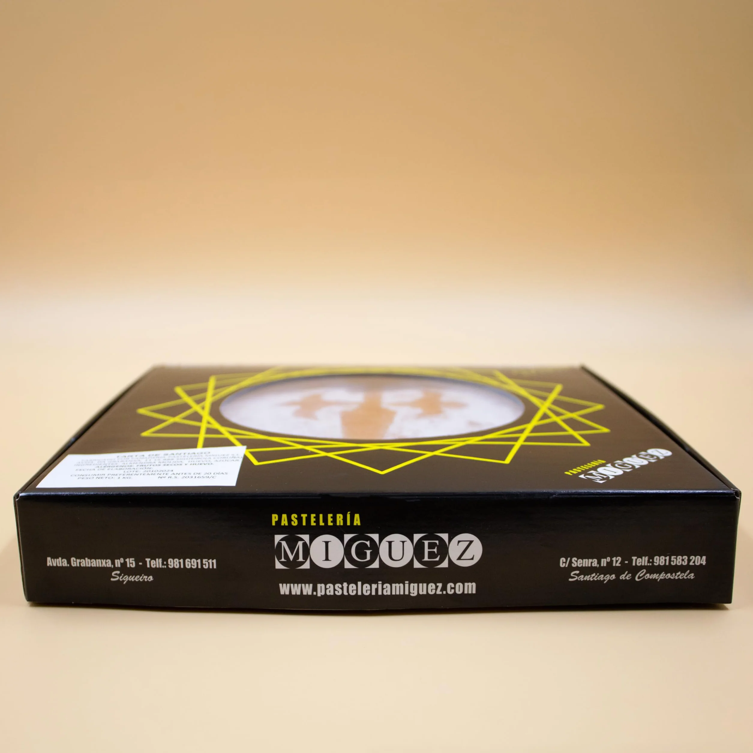 Tarta de Almendra de Santiago 1kg - Dulce gallego - Sin Gluten y Sin Lactosa - Regalo gourmet - 100% Artesanal - Almendra Marcona - Sin Aditivos - Postre para celebraciones - Ingredientes naturales