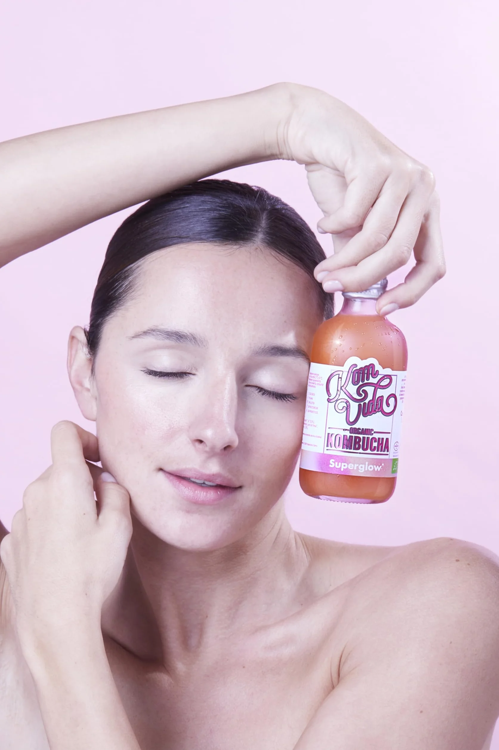 Kombucha Komvida Superglow- Bebida Ecológica de Té fermentado con aloe vera, Sabor Fresa y Lima, Probióticos Naturales, Baja en calorías, 250ml