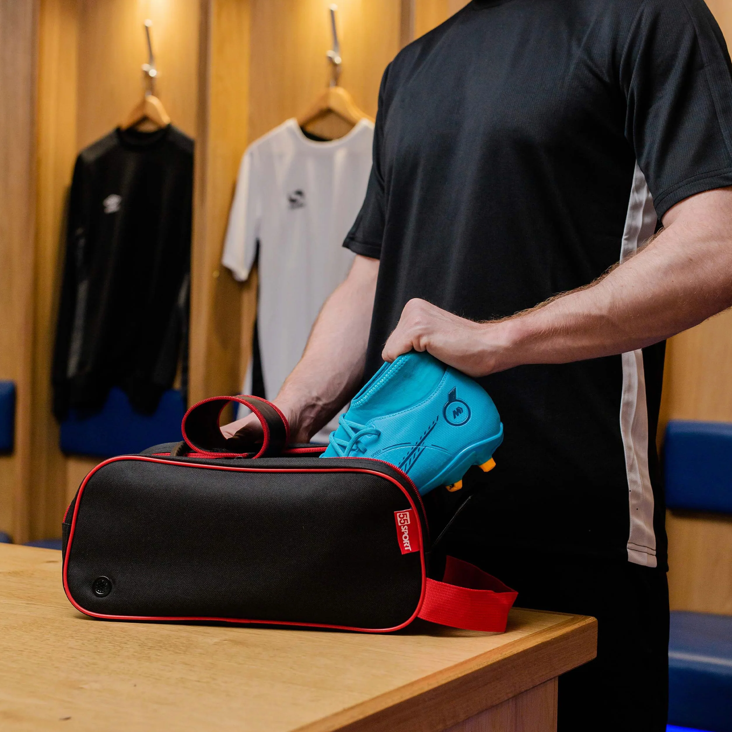 Bolsa clásica para botas de fútbol roja