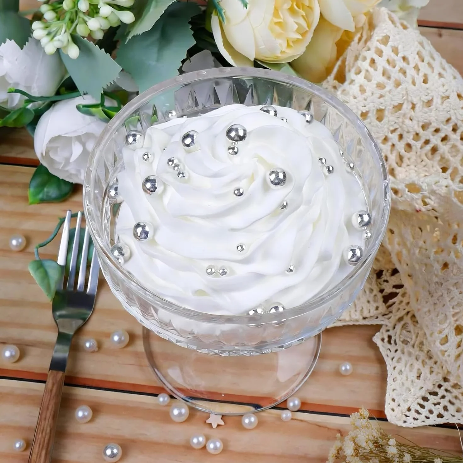 Perlas de Azúcar Blancas, Doradas & Plateadas Comestibles 130g - 4 Tamaños de Perlas para Decorar Tartas, Cupcakes y Galletas - Ideal para Bodas, Cumpleaños, Halloween, Navidad, Sprinkles