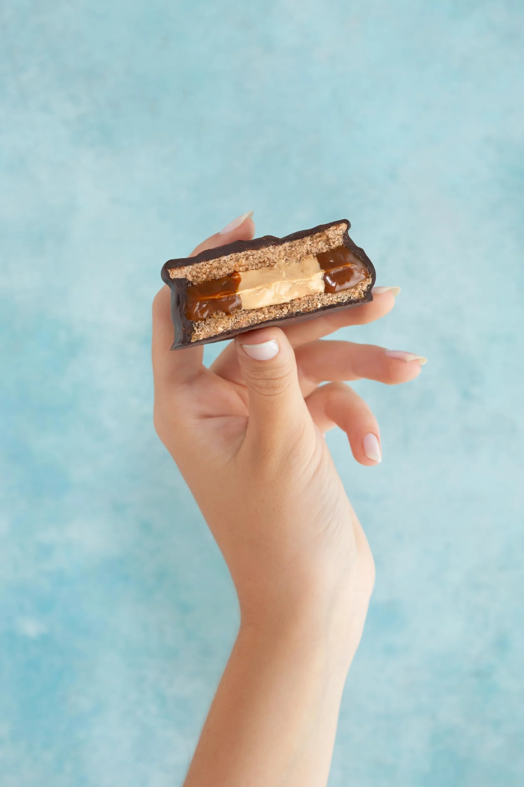 Alfajores Havanna Mar del Plata | Alfajores Argentinos de Chocolate | Galletas Cubiertas Rellenas de Dulce de Leche Con Sal Marina | 4 unidades | 360g