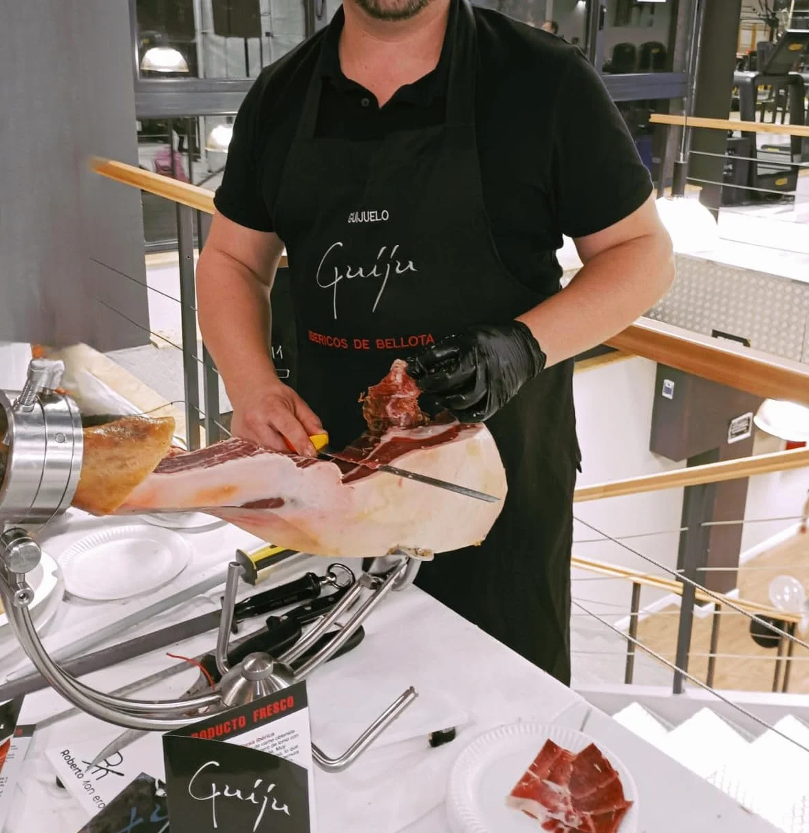 Jamón Ibérico de Cebo 50% Raza Ibérica 80 gr Envasado al Vacío Cortado a Cuchillo Marca Guiju Salamanca