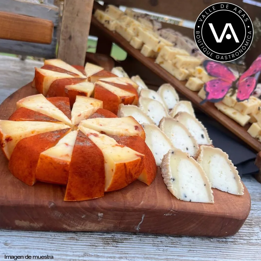 Tabla de Quesos Nacionales Gourmet | Selección Exclusiva de 900gr de queso cortado | Variedades Artesanales y Sabores Auténticos | Ideal para Maridar con Vinos y Realzar Cualquier Ocasión Especial