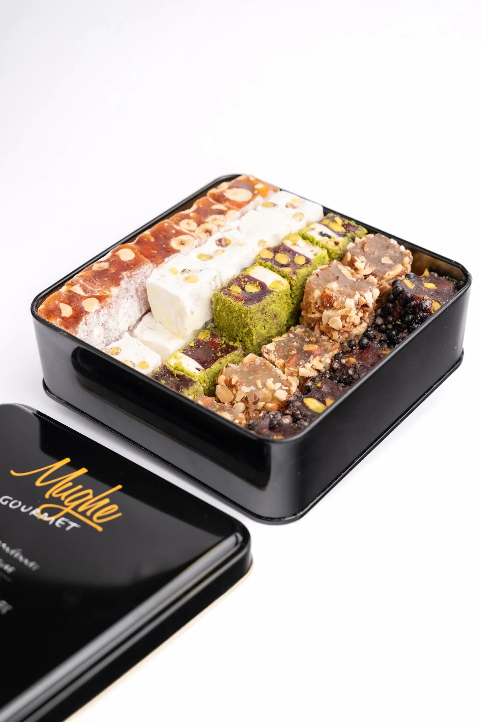 Mughe Gourmet- Caja de regalo de delicias turcas gourmet surtidas - Delicia turca de Pistacho, naranja, avellana y almendra - 1000gr - Halal y Vegetariano - Regalos perfectos para cumpleaños y más