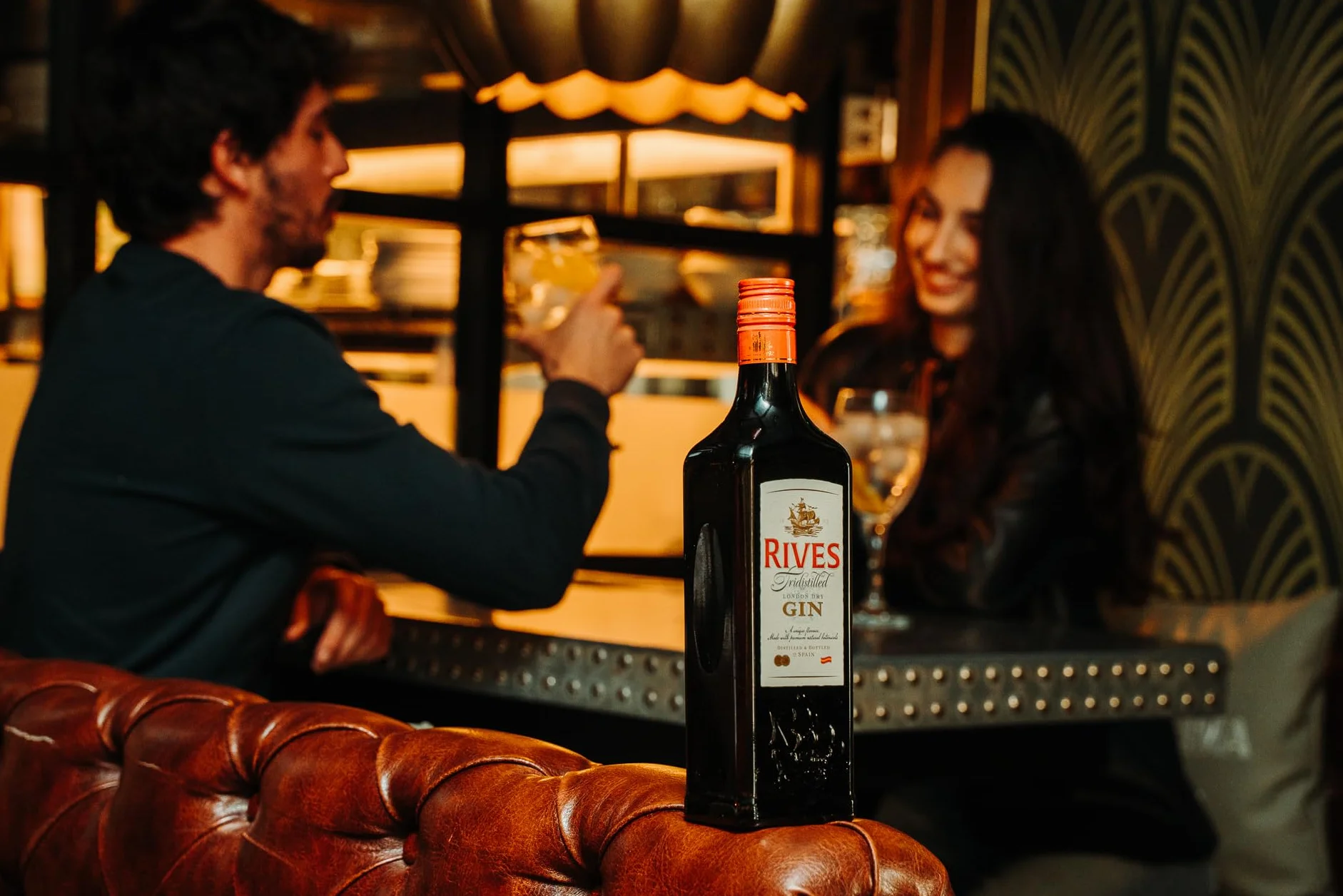 Rives Ginebra Especial Negra - 700 ml