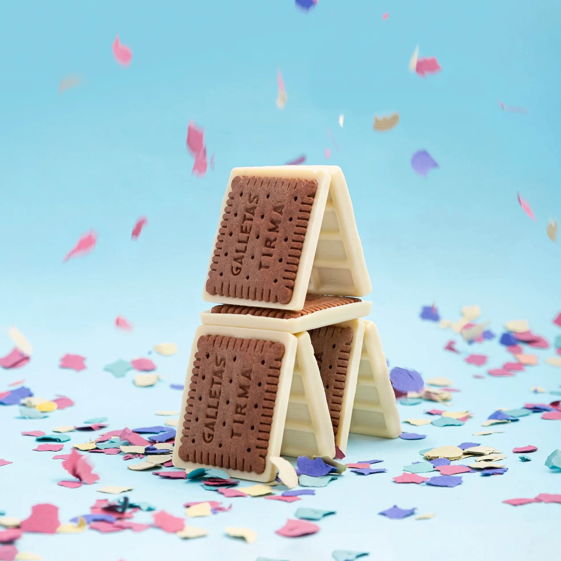 Tirma Chocobiscuit White 160g - Galleta crujiente cubierta con chocolate blanco. Perfecta para acompañar café o té. Un dulce capricho para los amantes del chocolate blanco.