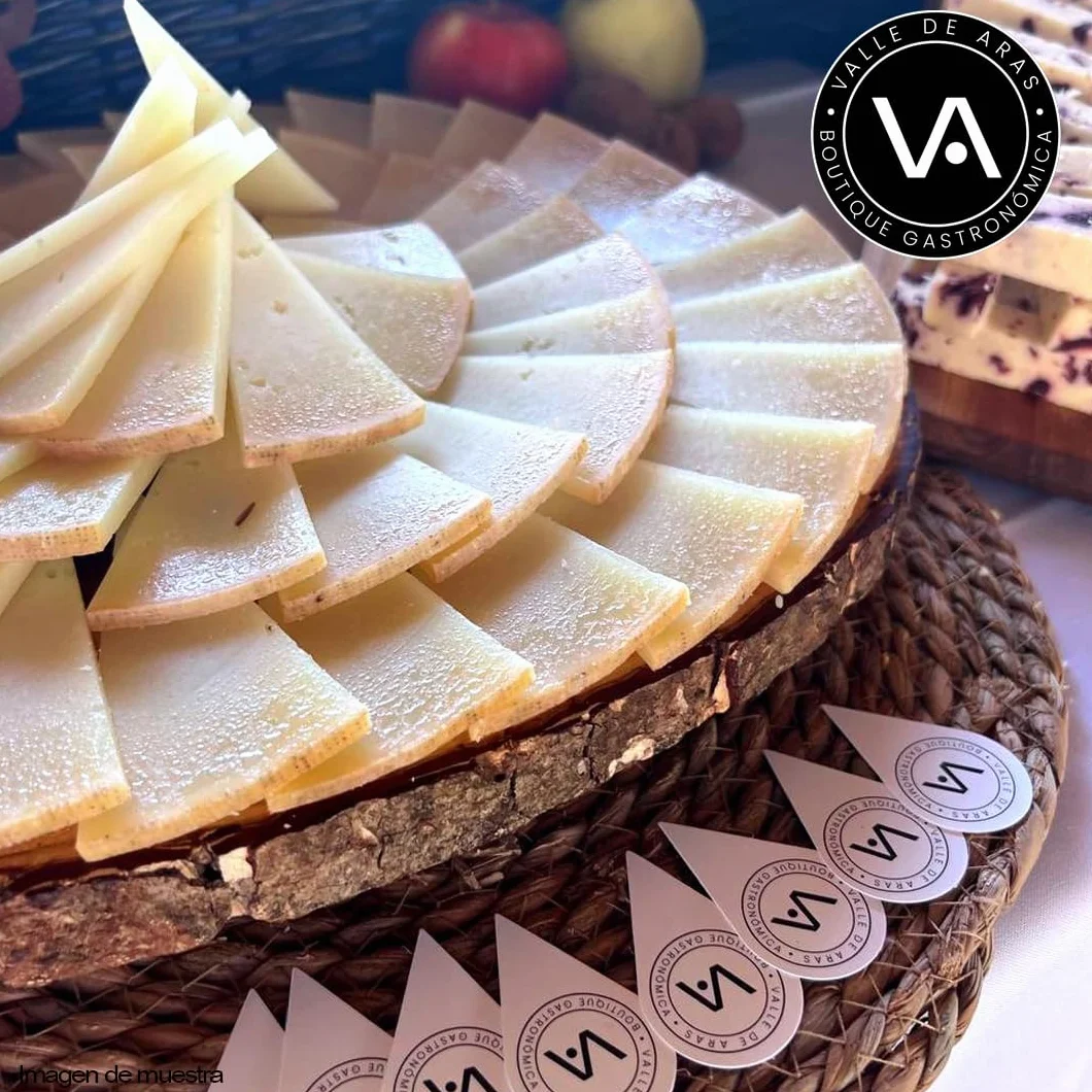Tabla de Quesos Nacionales Gourmet | Selección Exclusiva de 900gr de queso cortado | Variedades Artesanales y Sabores Auténticos | Ideal para Maridar con Vinos y Realzar Cualquier Ocasión Especial