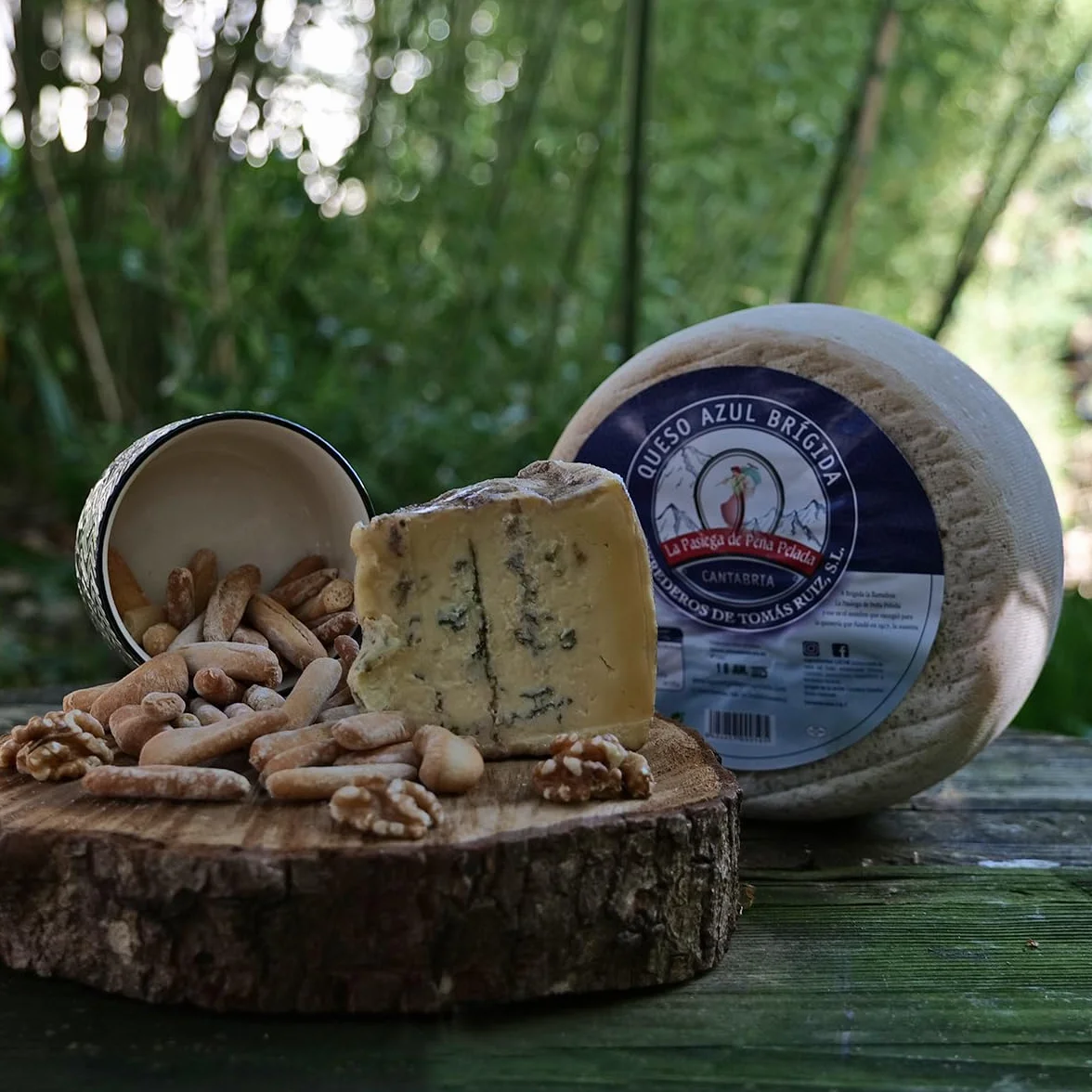 LA PASIEGA DE PEÑAPELADA Queso Azul Brígida, PACK 2 Cuñas 350 gr (aprox) Al vacío - Sabor Intenso y Cremoso - Elaborado con Leche Pasteurizada de Vaca - Calidad Artesanal Española
