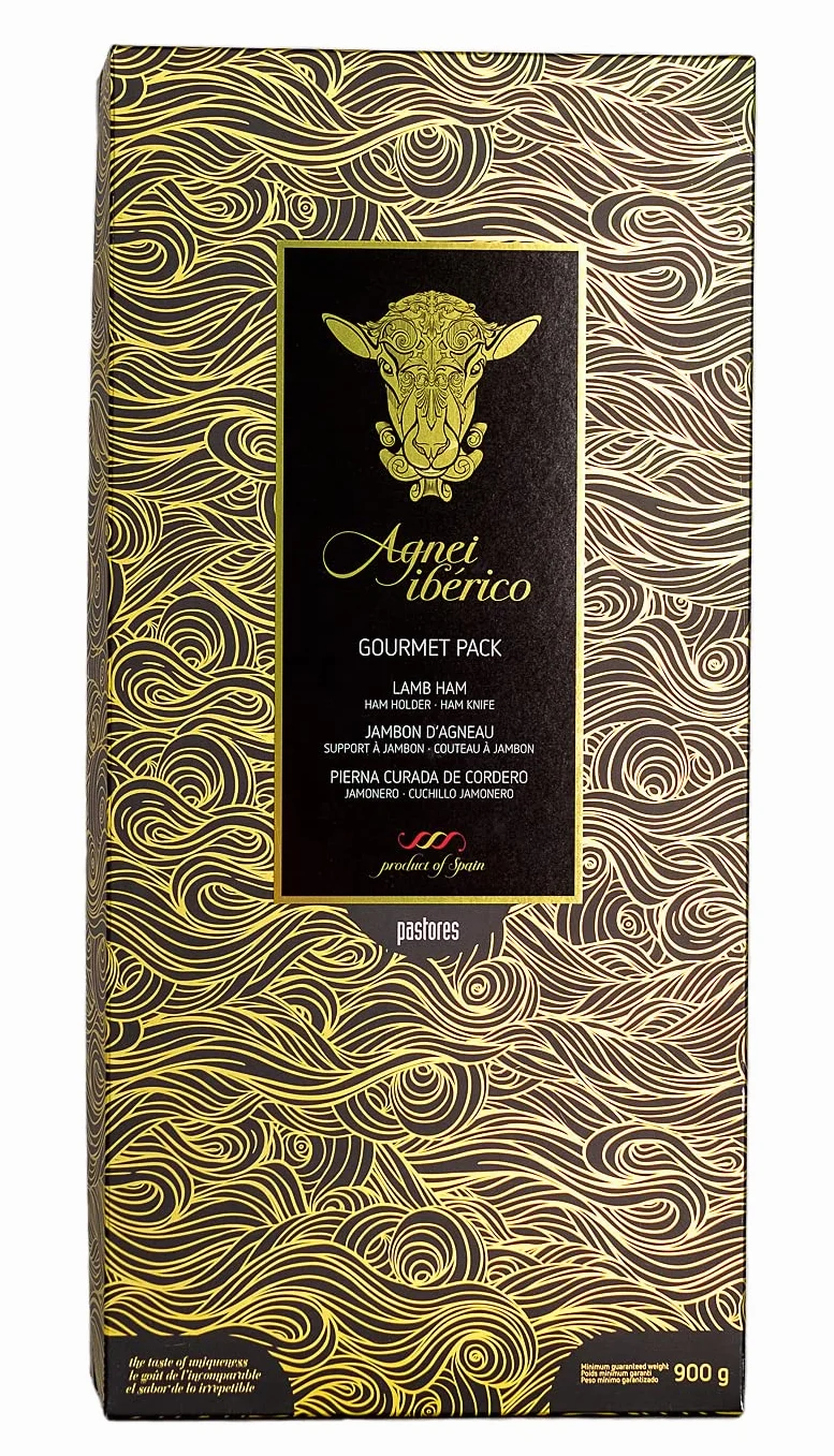 Agnei Ibérico - Pierna Curada de Cordero - Envasada al Vacío - Estuche Regalo con Jamonero y Cuchillo (1 kg Aprox)