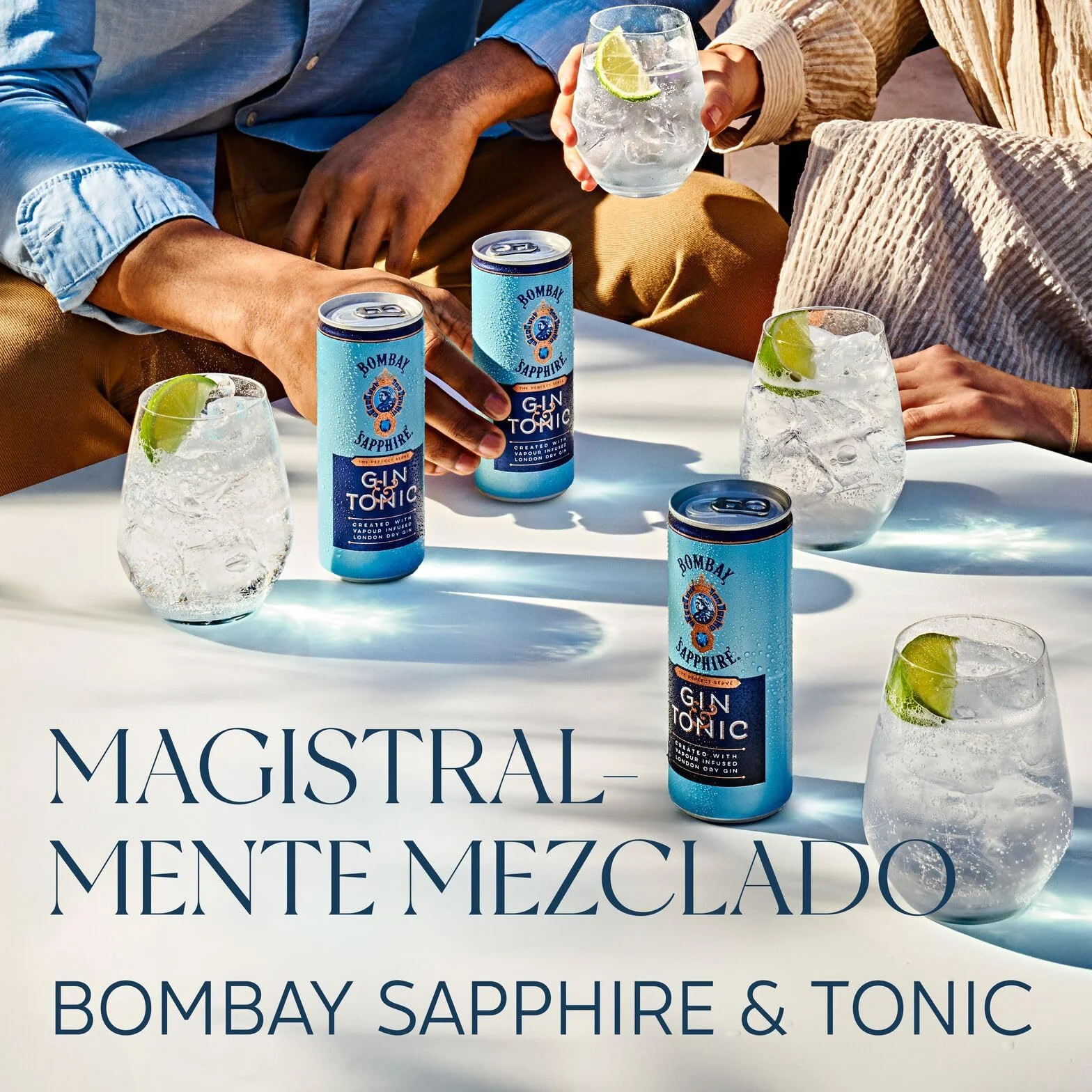 Latas de cóctel Bombay Sapphire Gin & Tonic listo para tomar, 6,5% Vol., 25 cl / 250 ml (pack de 12), bebidas alcohólicas con London Dry Gin 100% infusionada al vapor