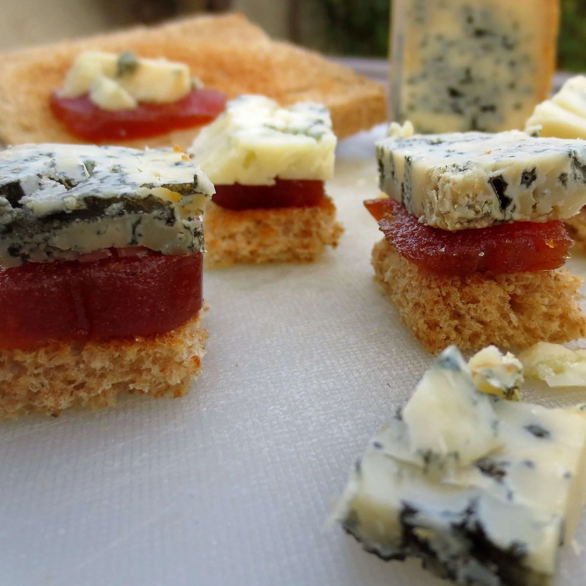 Queso Cabrales Denominación de Origen Protegida 1250 gramos Medio Queso con Membrillo World Cheese Award