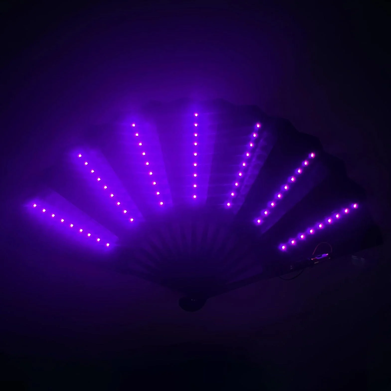 Ventilador de mano plegable LED portátil con luz, ventilador a pilas para festivales (morado)