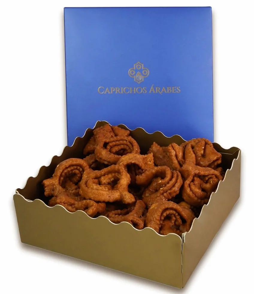 Chebakia Marroquí Artesanal – Dulce árabe tradicional con miel y sésamo, crujiente y aromático – Estuche regalo gourmet ideal para Navidad, Reyes, Ramadán y mesas dulces