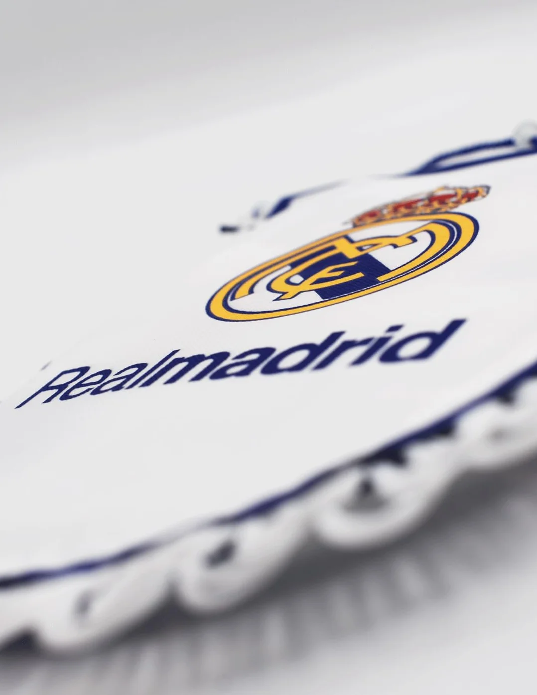Real Madrid Banderín Triángulo Blanco