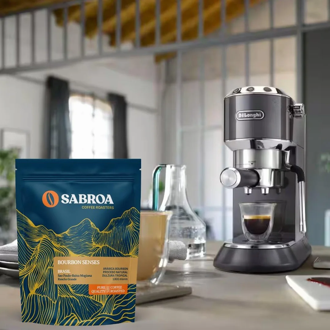 Cafe en Grano Natural de Especialidad 100% Arabica Tueste Natural y Artesanal con Sabor Intenso Acidez Equilibrada para Todas las Cafeteras 250g Gran altitud Origen Brasil - SABROA