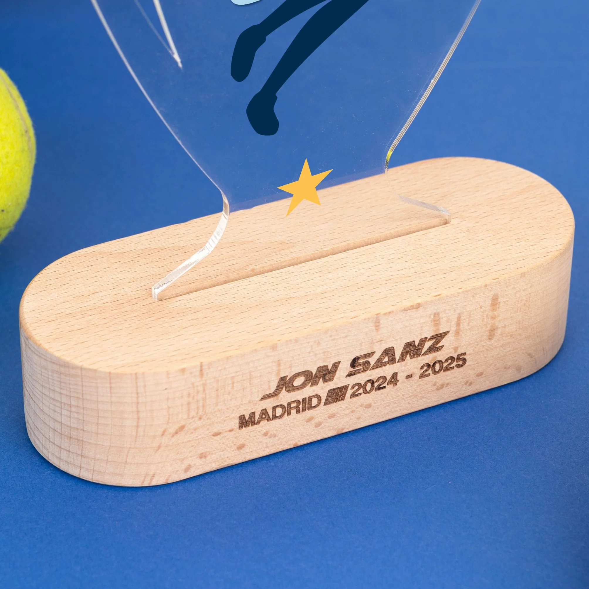 Trofeo Personalizado con Foto y Texto Copa Deportiva Placa de Metacrilato Impresa a Color Base de Madera Natural