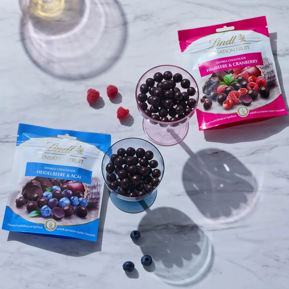 Lindt SENSATION FRUIT bolas de chocolate negro con interior de fruta, arándanos y açaí - 150 g