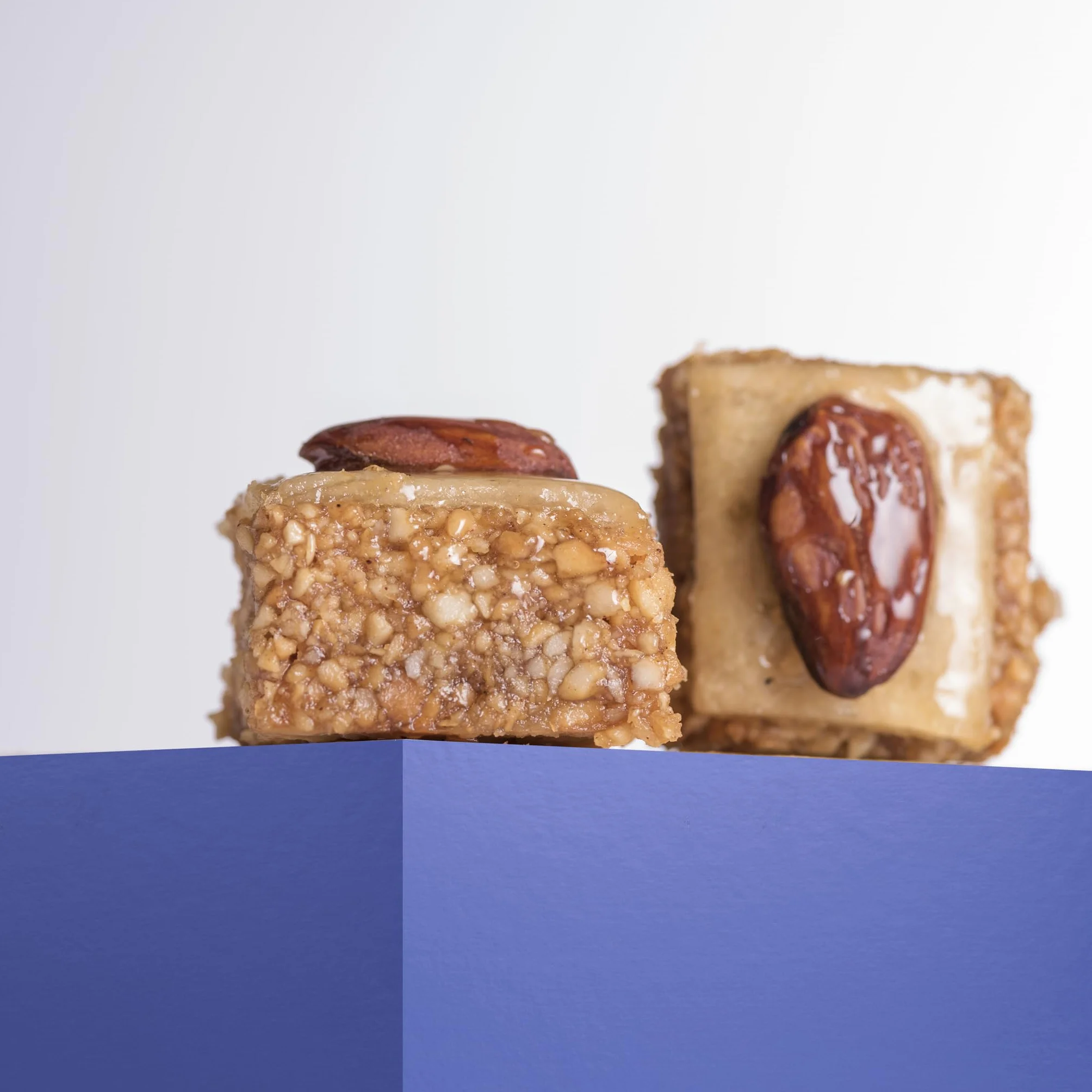 Selección Gourmet de Pasteles Artesanales de Lujo - Sin Azúcares añadidos, Sin Lactosa - Caja de 1000g Ideal para Regalo y Eventos Especiales