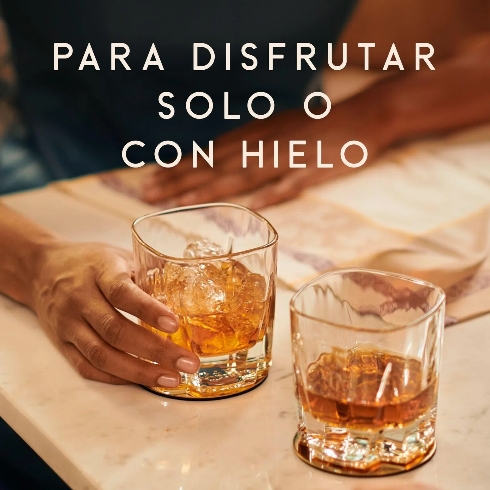 Ron de solera con triple añejamiento Santa Teresa 1796, 40 % vol., 70 cl / 700 ml, ron oscuro venezolano super premium Single State acabado en barricas de roble