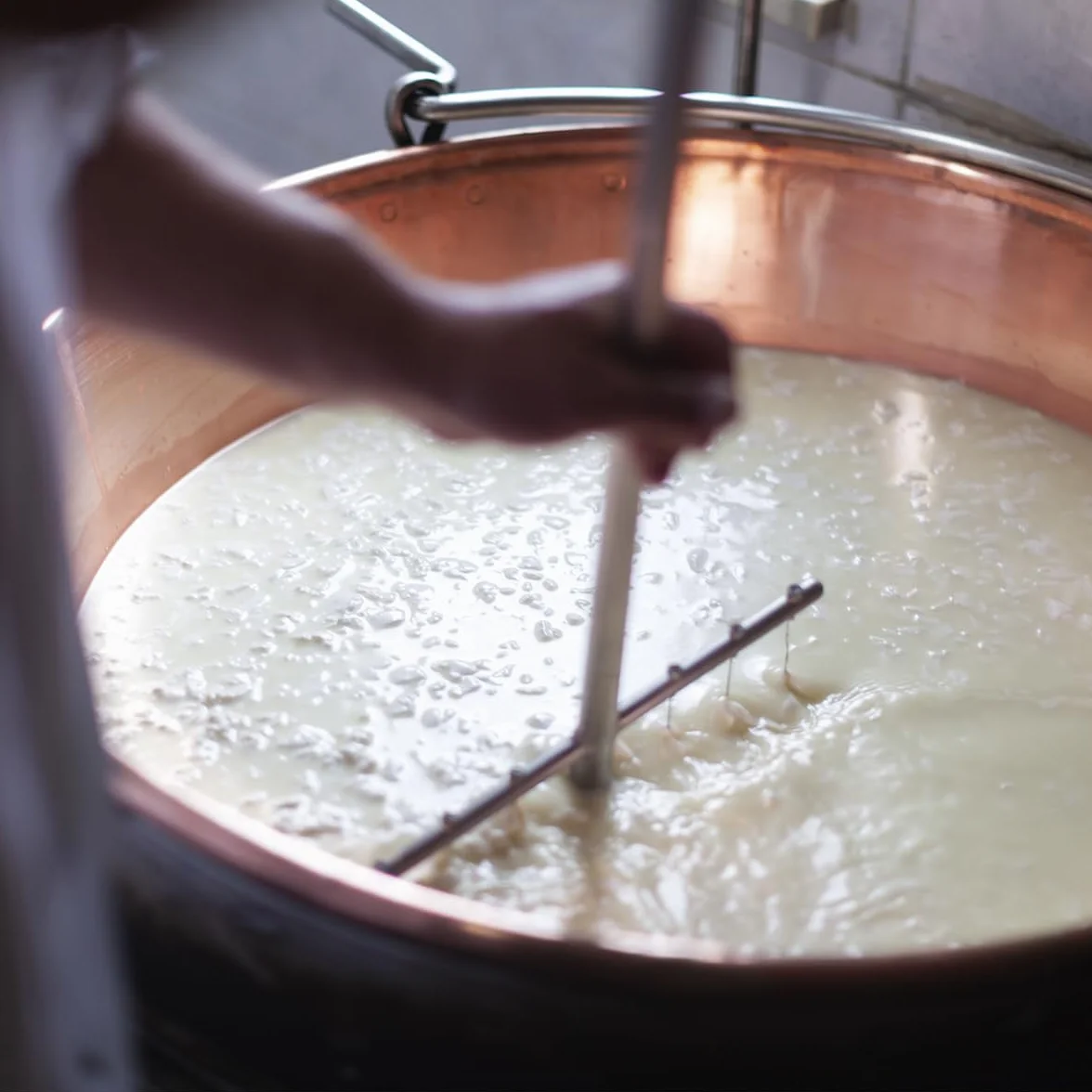 LA HUERTONA Cuña de queso Asturiano NUBLINA de leche pasteurizada de vaca 230-270 gr., Origen Asturias, Envasado al vacío