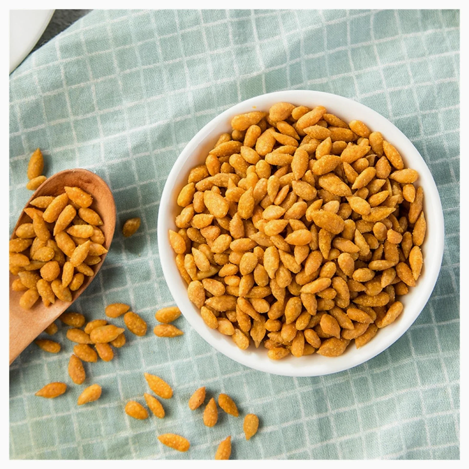128 g de semillas de girasol con sabor a huevas de cangrejo, saladas, fragantes y crujientes con un rico sabor a cangrejo. Nueces Y Aperitivos.(4bag)