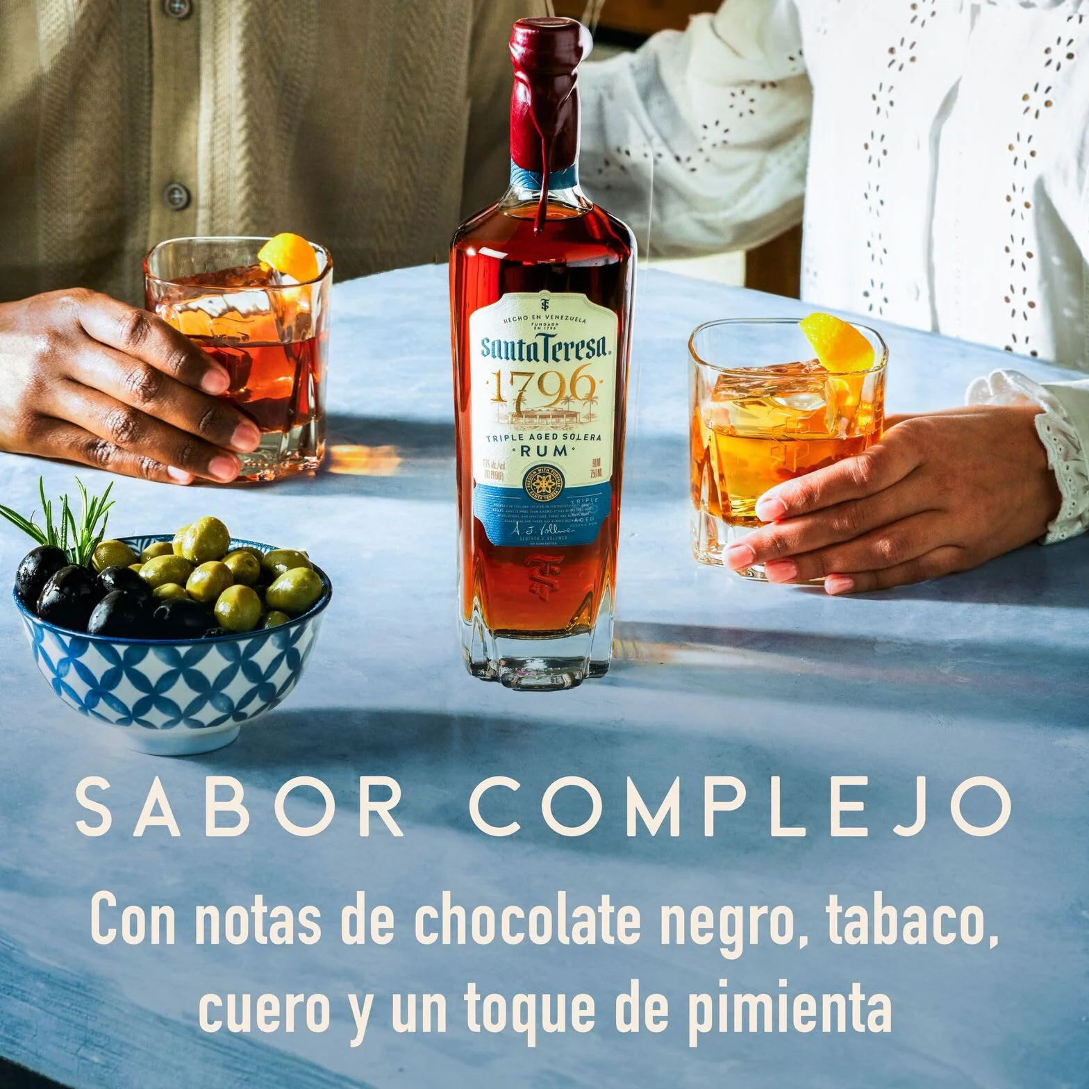 Ron de solera con triple añejamiento Santa Teresa 1796, 40 % vol., 70 cl / 700 ml, ron oscuro venezolano super premium Single State acabado en barricas de roble