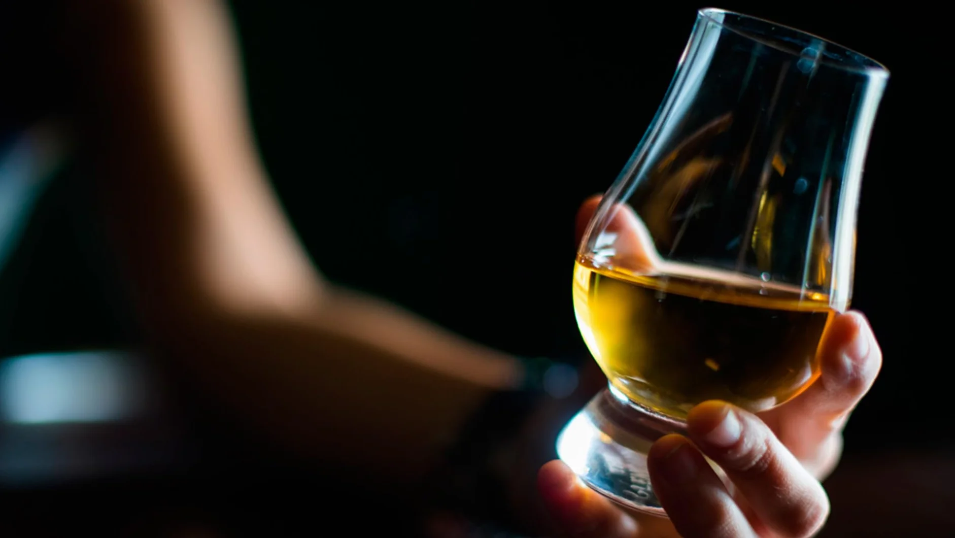 TOMATIN SINGLE MALT WHISKY "LEGACY" + COPA OFICIAL DE WHISKY GLENCAIRN