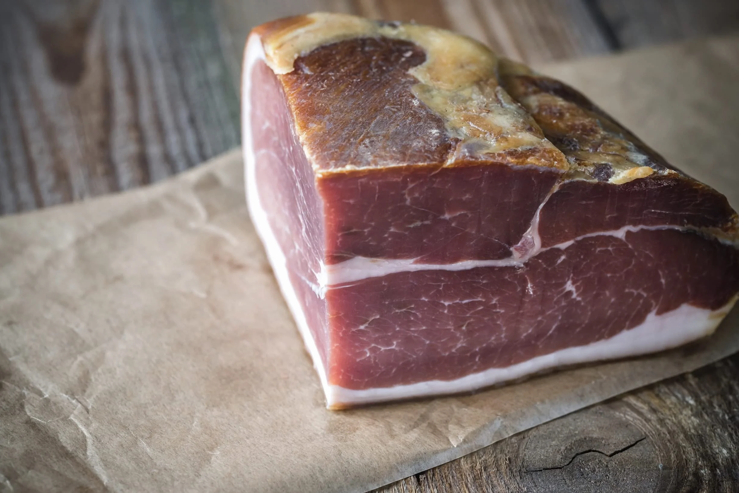 Taco de jamón serrano deshuesado. Jamón serrano deshuesado envasado al vacío. Jamón deshuesado. Centro de Jamón curado. Taco jamón serrano de unos 900grs. 15-18 meses de curación. Jamones deshuesados.