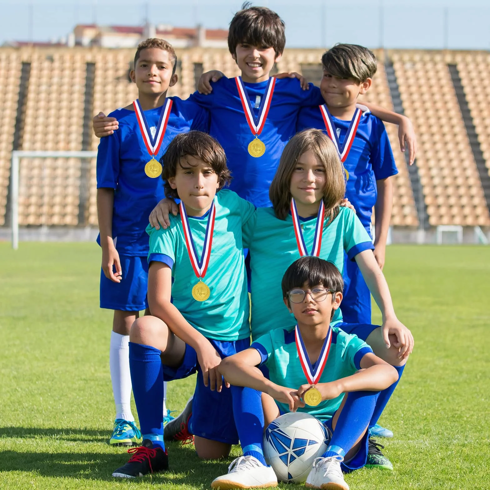 Donrime Medallas Niños Metal Futbol, Paquete de 12 Medallas de Metal Dorado con Cinta Tricolor