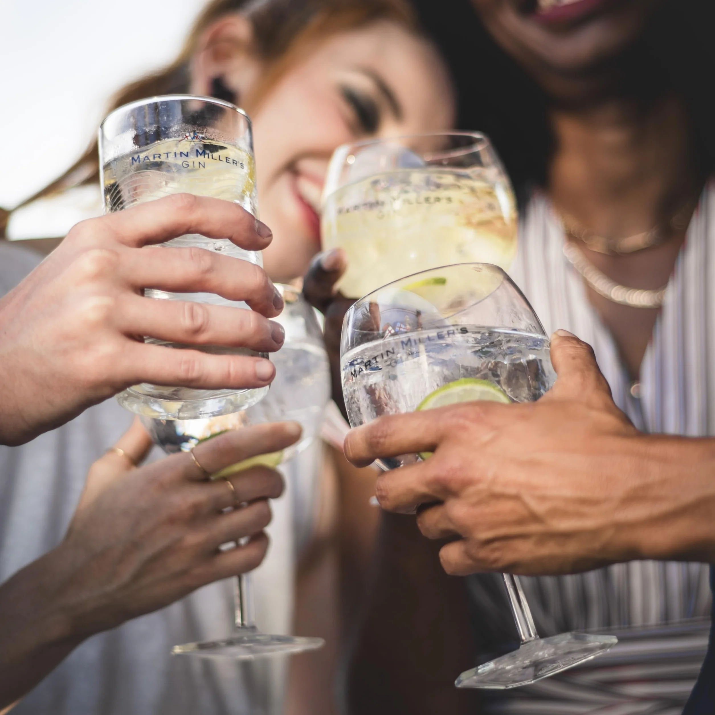 Martin Miller's Ginebra - Pack para Regalo: 2 Botellas de 70 cl + 4 Copas Exclusivas | Para Gin Tonic y Cócteles Sofisticados