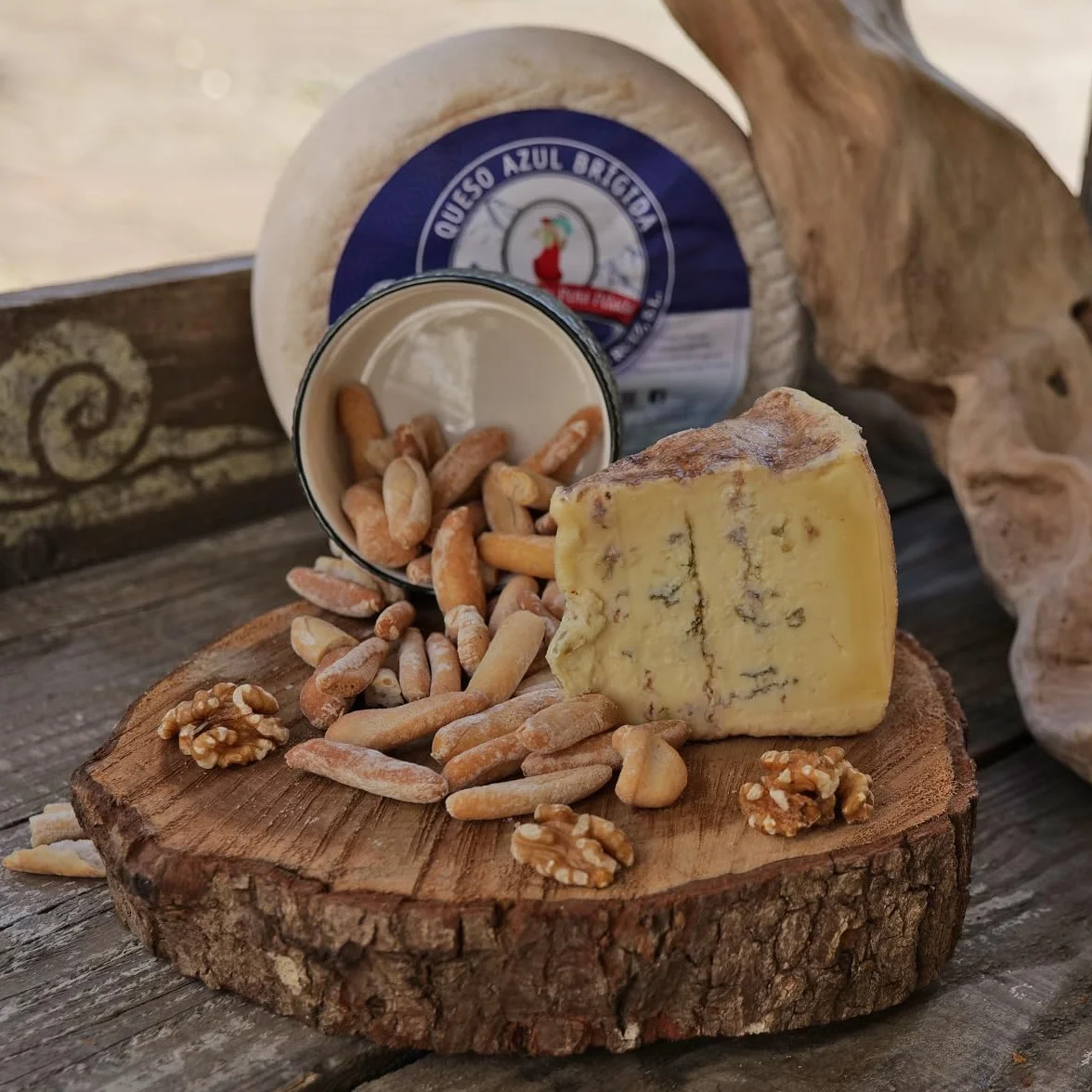 LA PASIEGA DE PEÑAPELADA Queso Azul Brígida, PACK 2 Cuñas 350 gr (aprox) Al vacío - Sabor Intenso y Cremoso - Elaborado con Leche Pasteurizada de Vaca - Calidad Artesanal Española