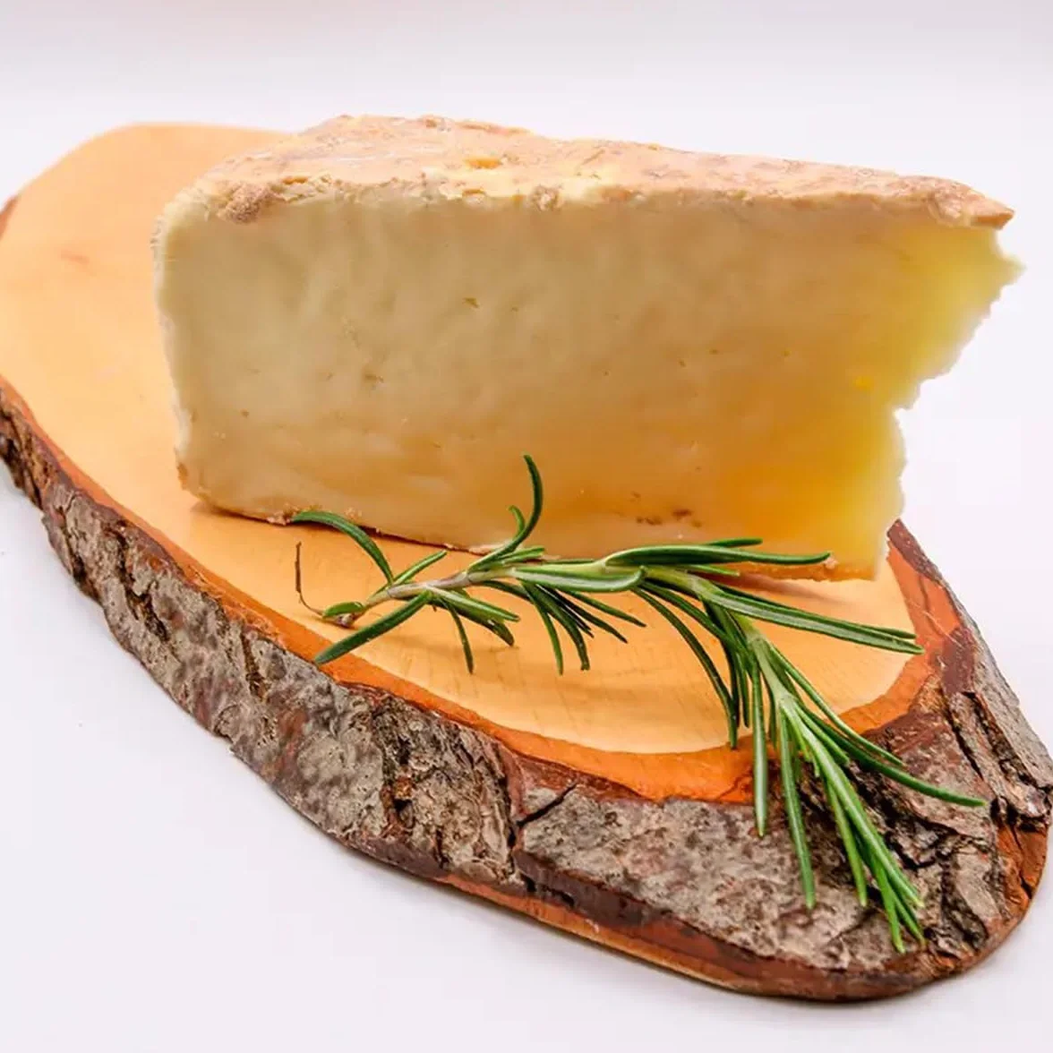 LA HUERTONA Cuña de queso Asturiano NUBLINA de leche pasteurizada de vaca 230-270 gr., Origen Asturias, Envasado al vacío