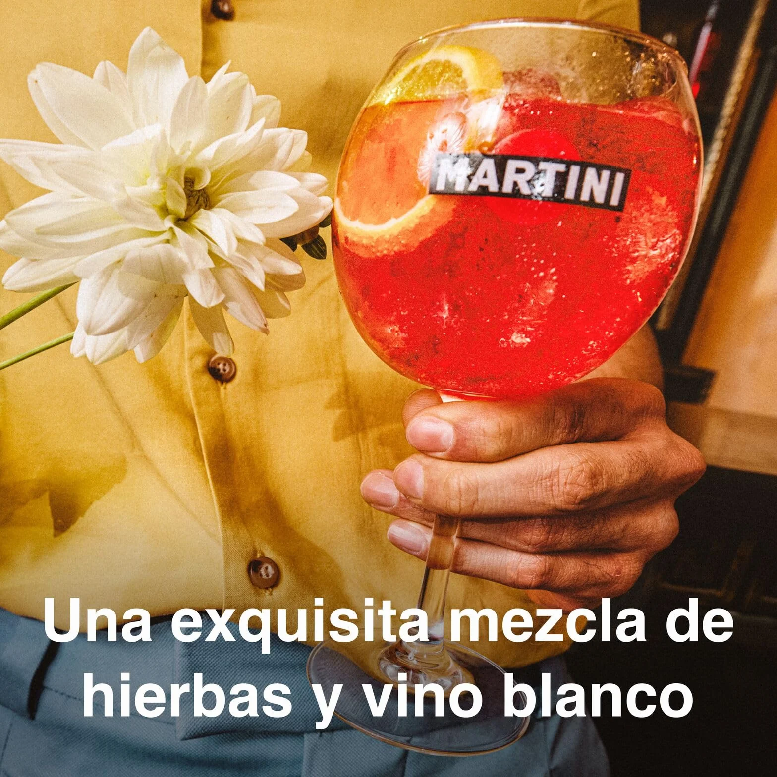 MARTINI Fiero Vermouth Aperitivo, 15% ABV, 75cl / 750ml, Aperitivo Dulce con Infusión de Cáscaras de Naranja Cortadas a Mano