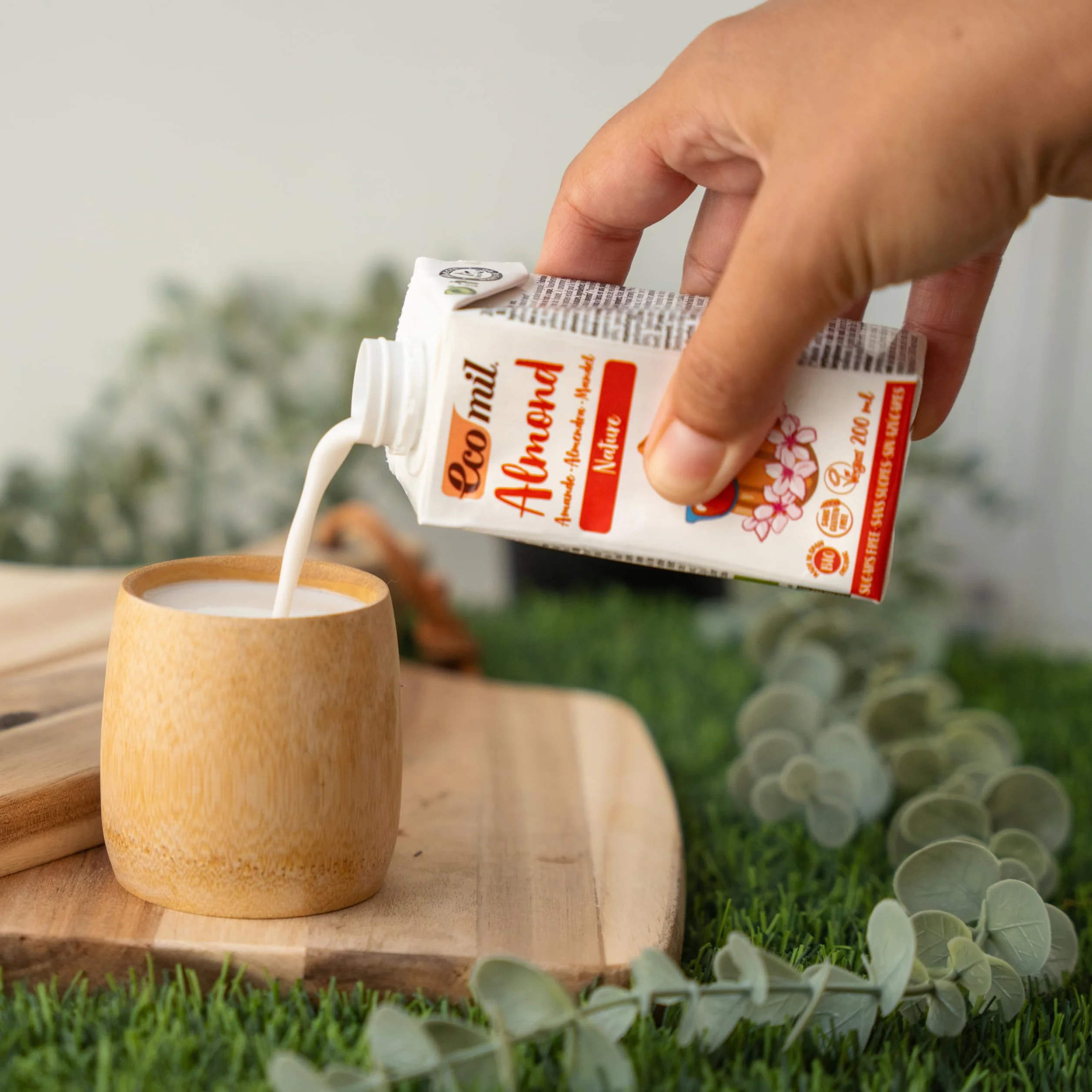 Ecomil Almond Nature Bio 200ml | Leche de Almendra Ecológica Sin Gluten | 100% Natural | Sin Azúcares Añadidos | Apta para Dieta Vegana | Bebida Vegetal Saludable y Nutritiva