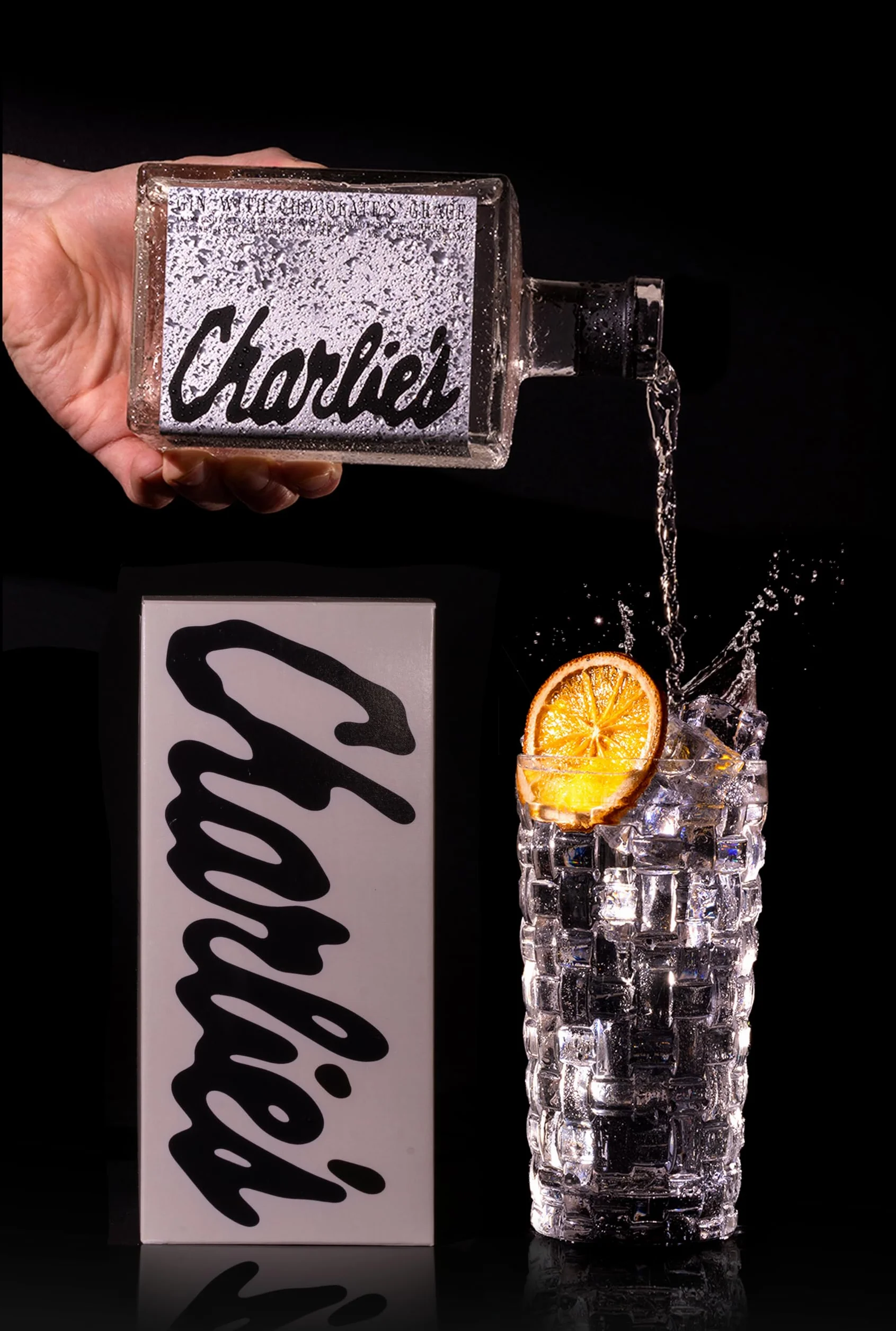 Charlie's Gin - La primera ginebra premium de chocolate - Origen en Barcelona - Ginebra exclusiva - Lotes limitados - 70cl - Alc. 37,5% vol.