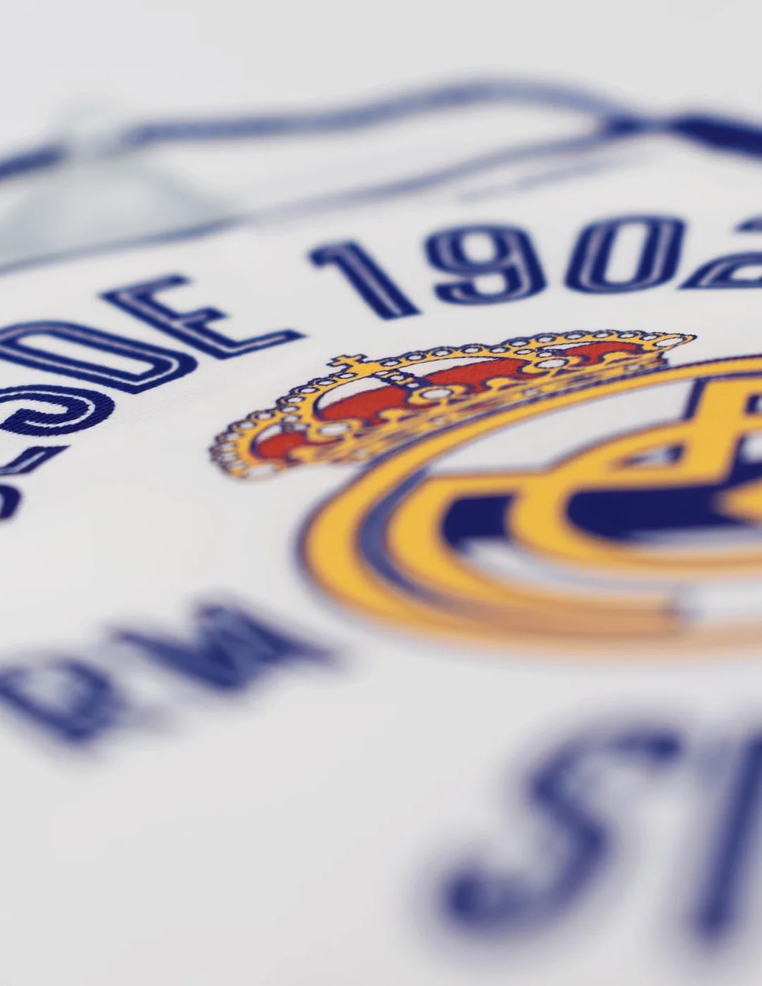Real Madrid Banderín Triángulo Blanco