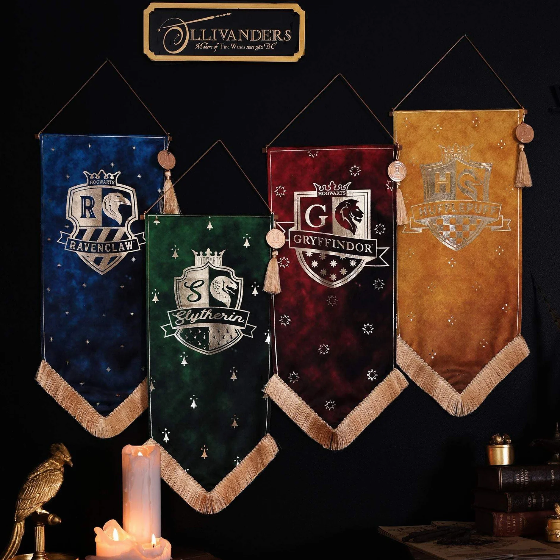 Widdop and Co Warner Bros Harry Potter Alumni Pancarta colgante Gryffindor