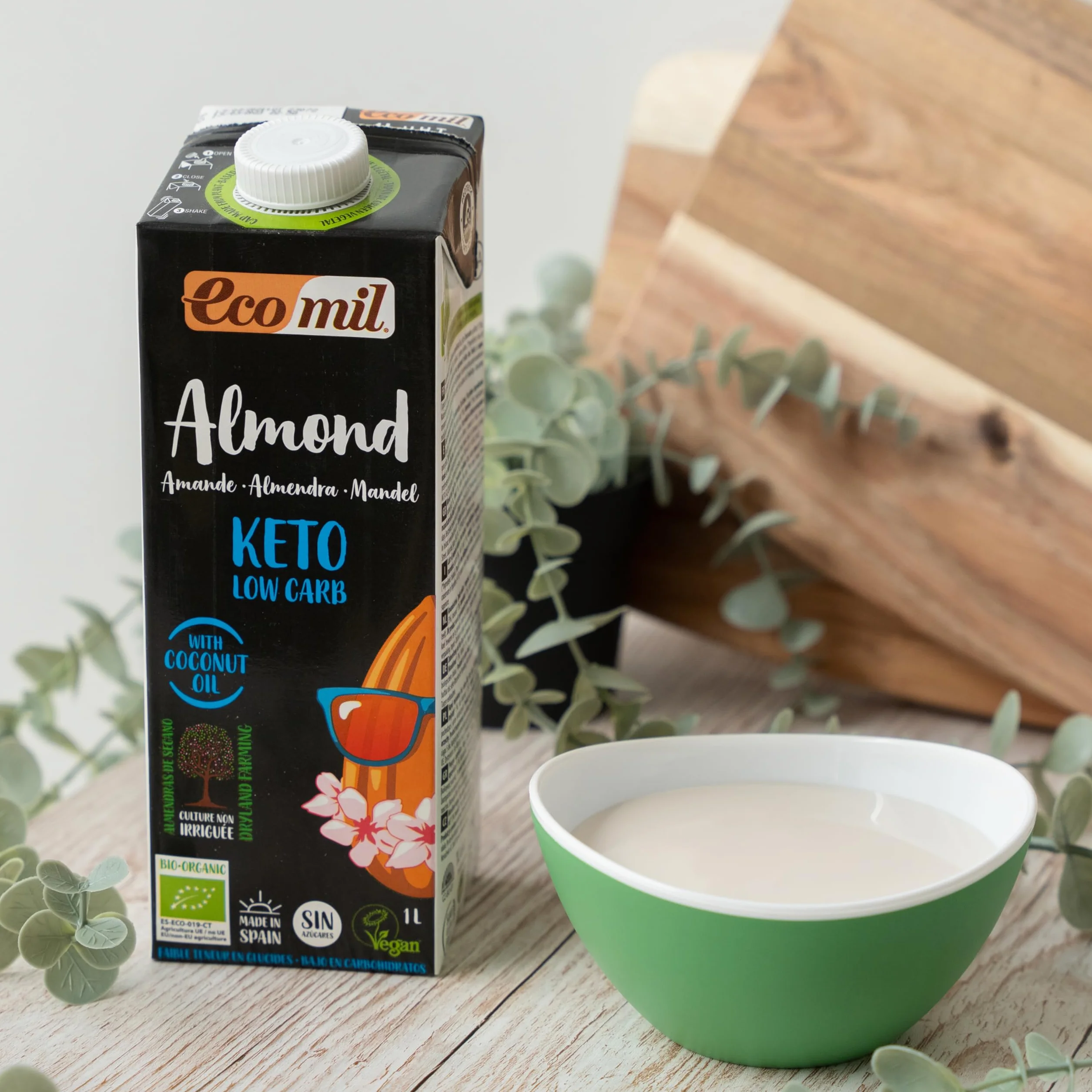 Ecomil - Bebida Vegetal de Almendras, Pack 6 x 1 Litro, Fruto Seco Ecológico, Sin Gluten, Sin Azúcares Añadidos, Apta para Dietas Keto y Veganas