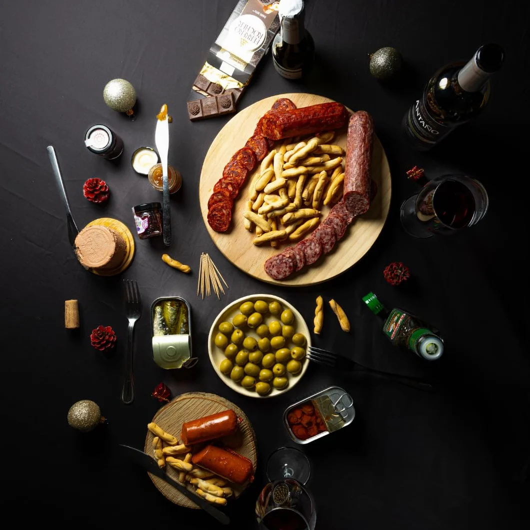 FAMILYCOM Cesta Gourmet para regalar - Surtido con Chocolates originales de regalo - Lote de embutidos, Conservas, Selección de vinos, Champagne, Aceite De Oliva Virgen - Regalo Hombre, Mujer