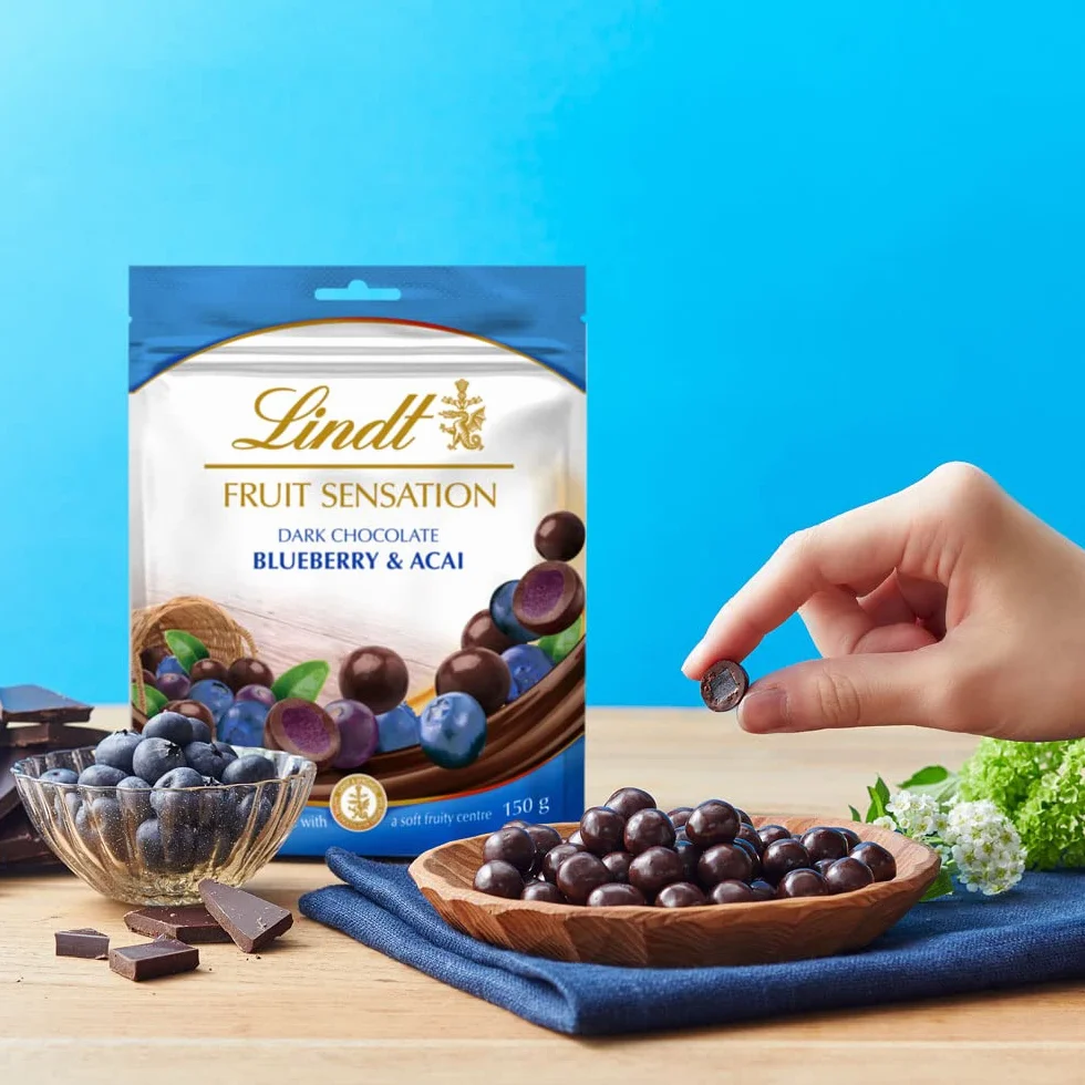 Lindt SENSATION FRUIT bolas de chocolate negro con interior de fruta, arándanos y açaí - 150 g