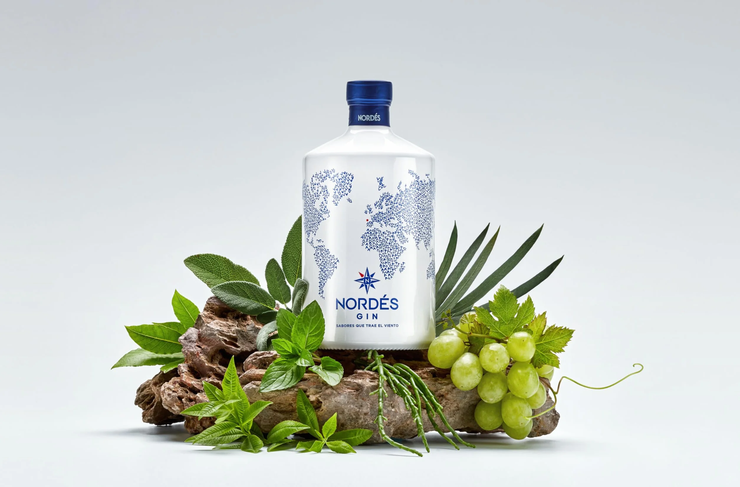 Nordés Ginebra Premium de Origen Gallego 1L 11 botánicos Regalo