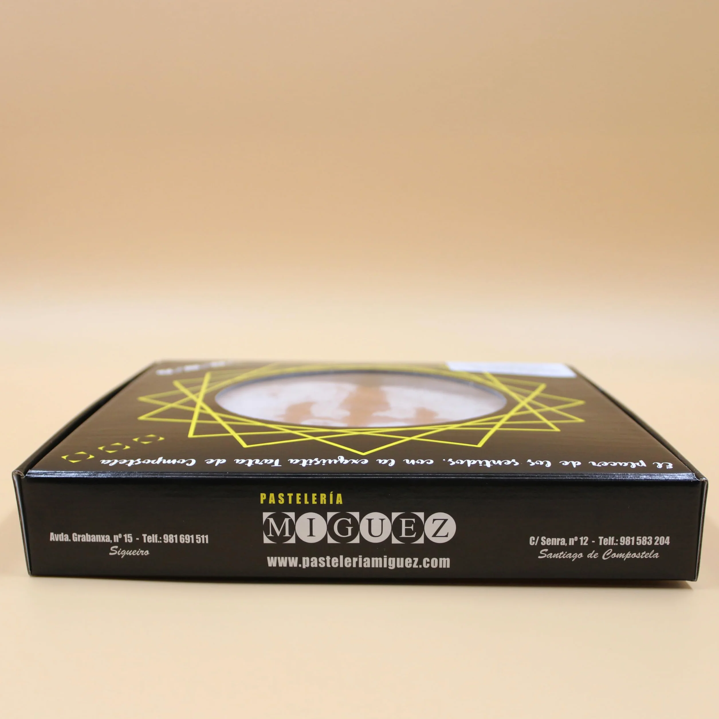 Tarta de Almendra de Santiago 1kg - Dulce gallego - Sin Gluten y Sin Lactosa - Regalo gourmet - 100% Artesanal - Almendra Marcona - Sin Aditivos - Postre para celebraciones - Ingredientes naturales