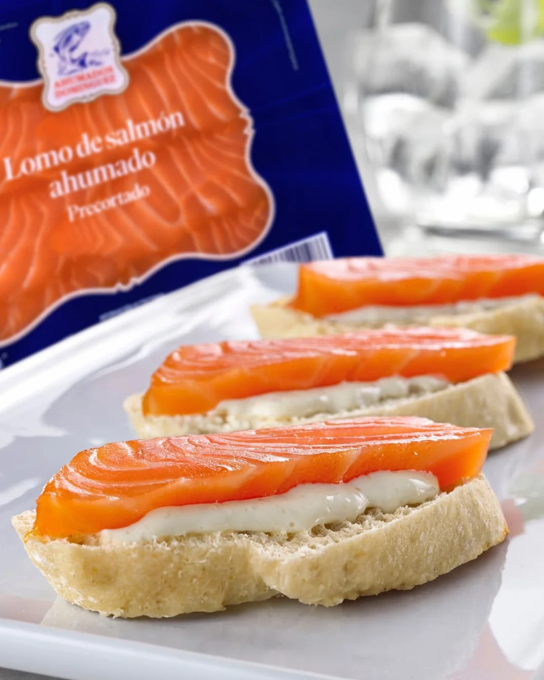 Ahumados Domínguez - Salmón Ahumado Natural Cortado en Lomos - 250 g - Elaboración Artesana - Sin piel, Sin Espinas - Refrigerado