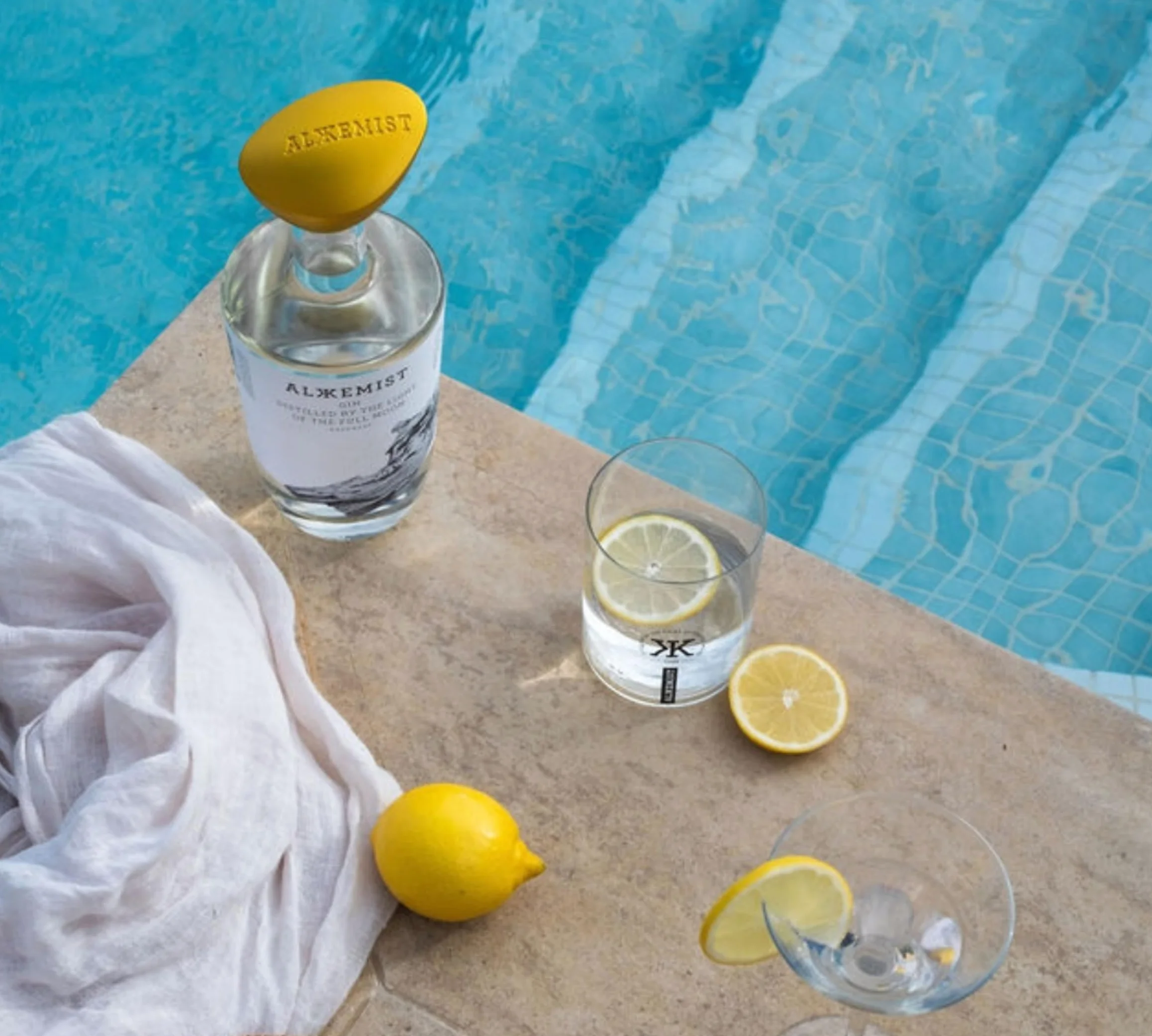 Alkkemist Gin - Ginebra Premium Mediterránea - Elaborada con uva moscatel - 40º 700 ML