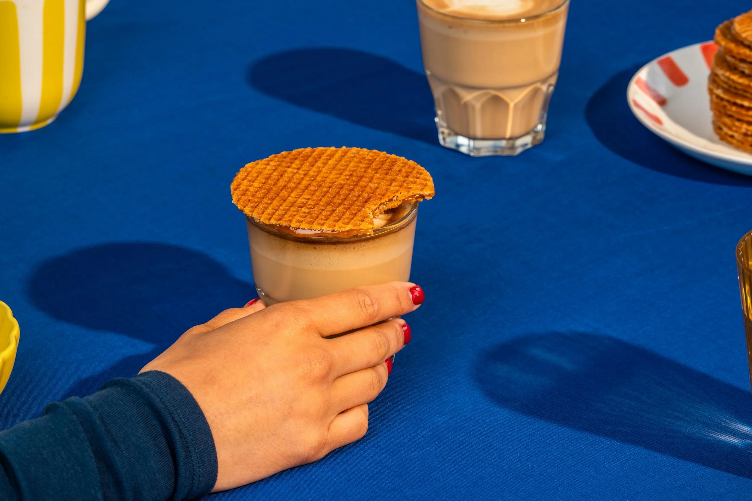 Daelmans Stroopwafels Caja Expositora, 36 Unidades (18x2), Diámetro 9 cm, Gofres de Caramelo Holandeses, Snack Clásico para Café